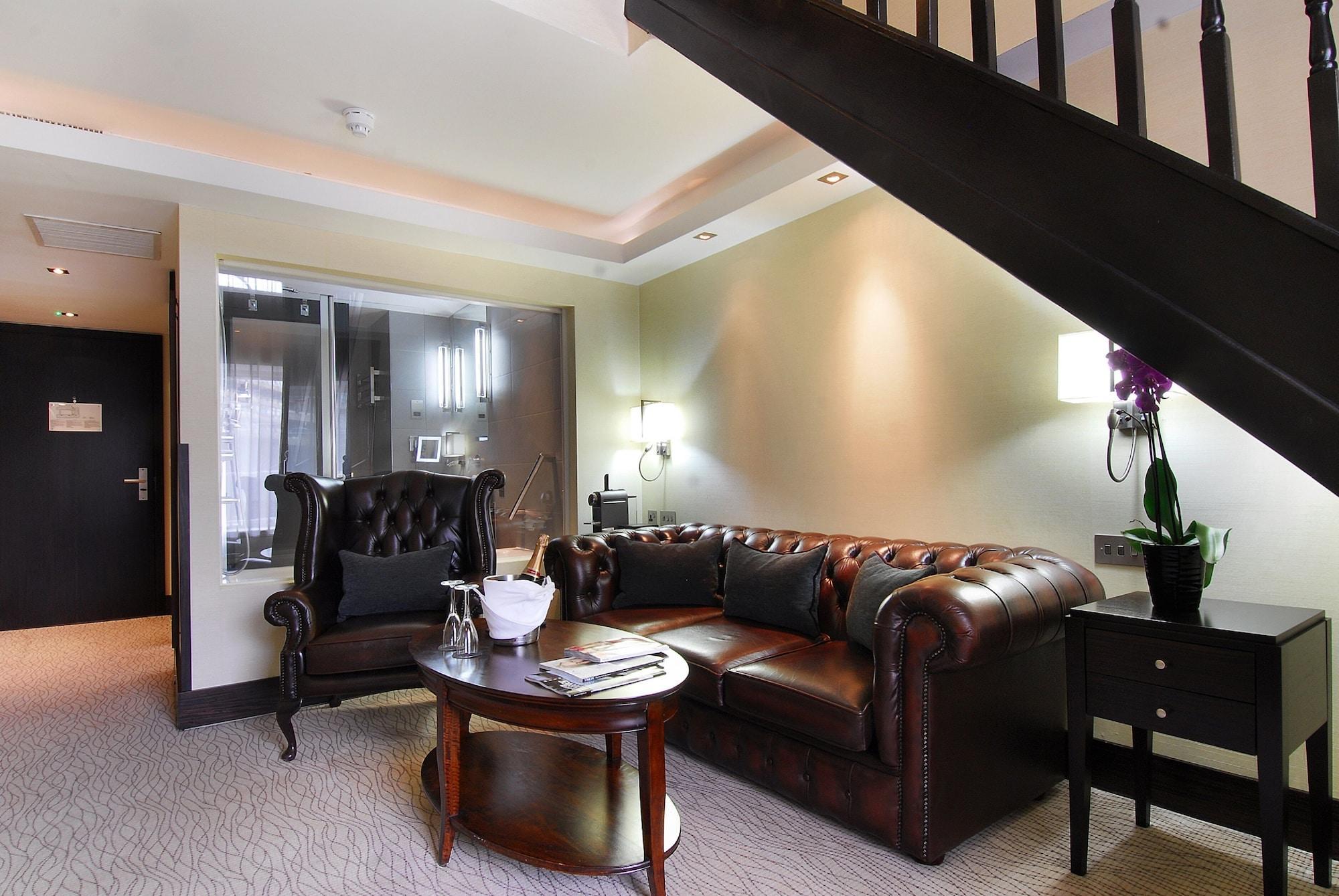 Montcalm Brewery, London City Dış mekan fotoğraf A living room in a suite at the hotel