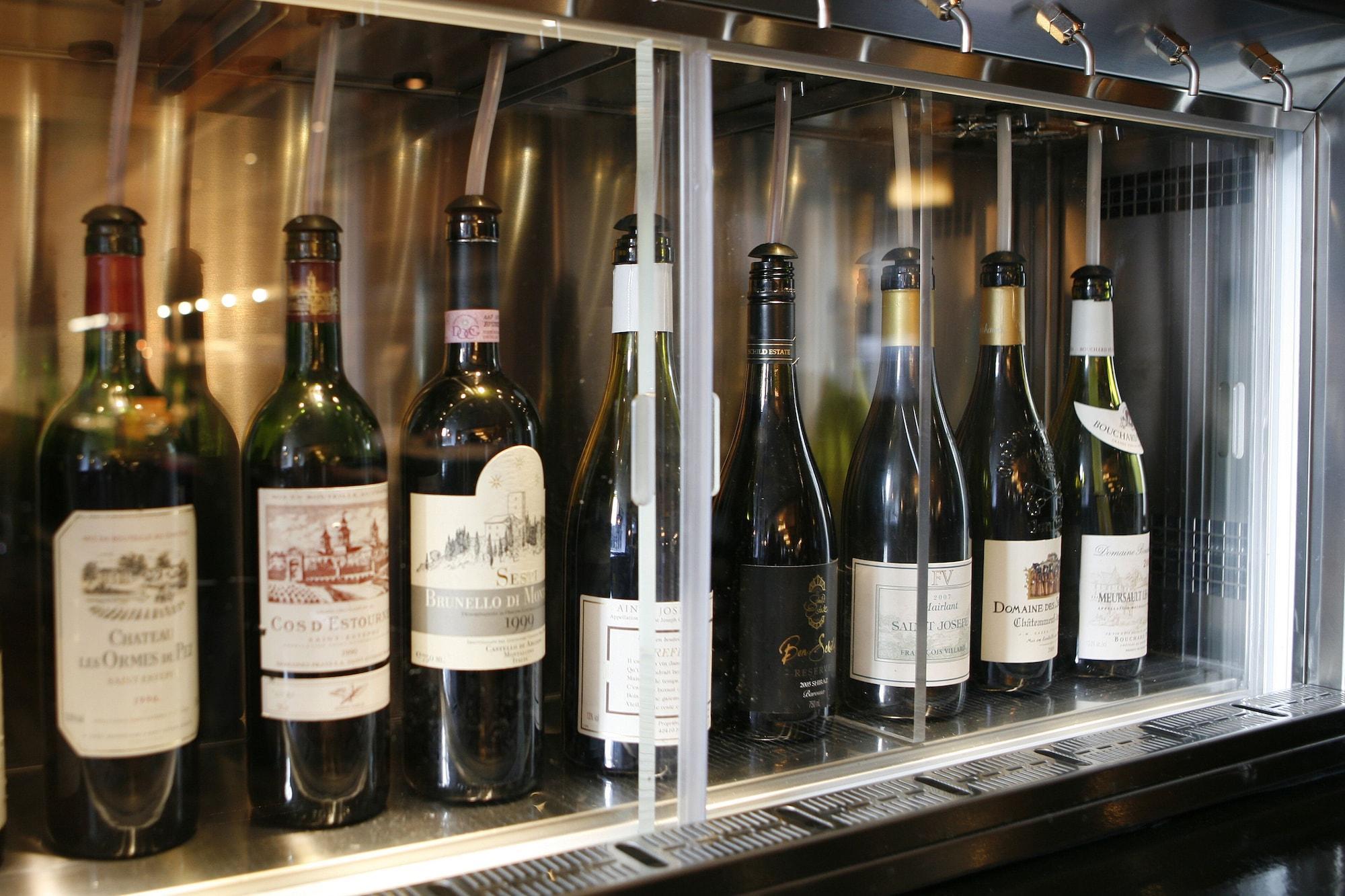 Montcalm Brewery, London City Dış mekan fotoğraf Wine bottles in a wine dispenser