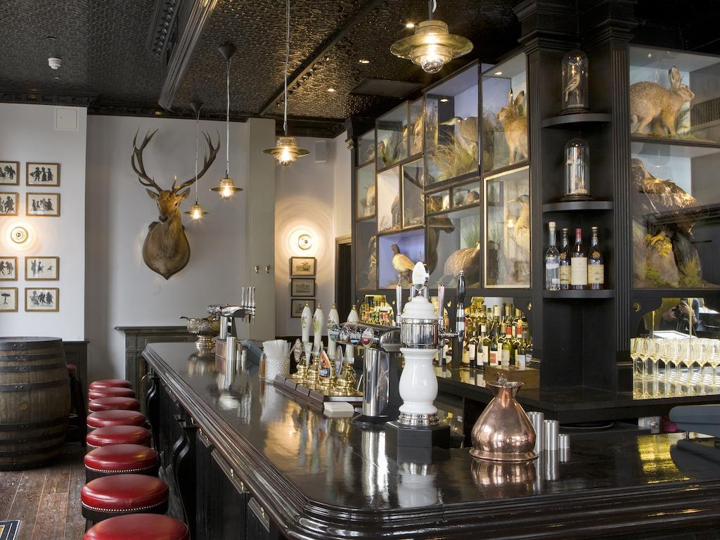 Montcalm Brewery, London City Dış mekan fotoğraf The bar at the Old Fashioned